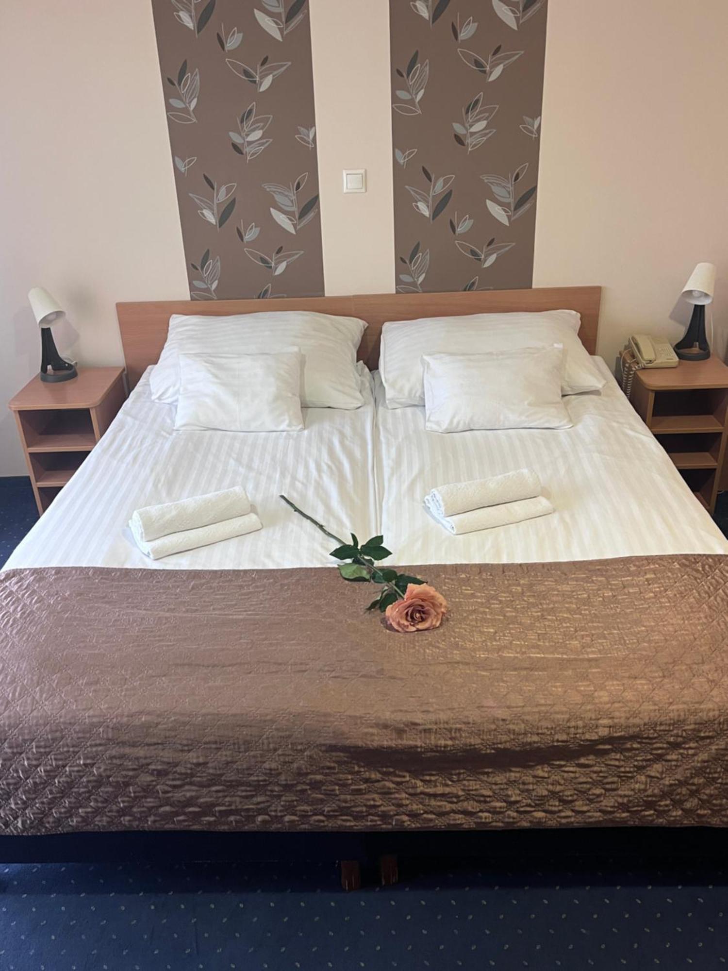 Hotel Rose City Budapest Luaran gambar